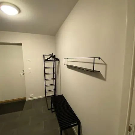Sentral Med 2 Soverom Og Carport Alesund