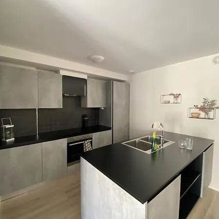 Sentral Med 2 Soverom Og Carport Apartamento