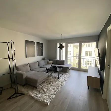 Apartamento Sentral Med 2 Soverom Og Carport Ålesund