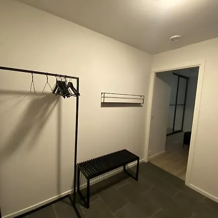 Sentral Med 2 Soverom Og Carport Alesund