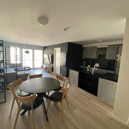 Apartment Sentral Med 2 Soverom Og Carport