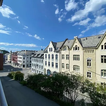 Sentral Med 2 Soverom Og Carport Apartamento Ålesund
