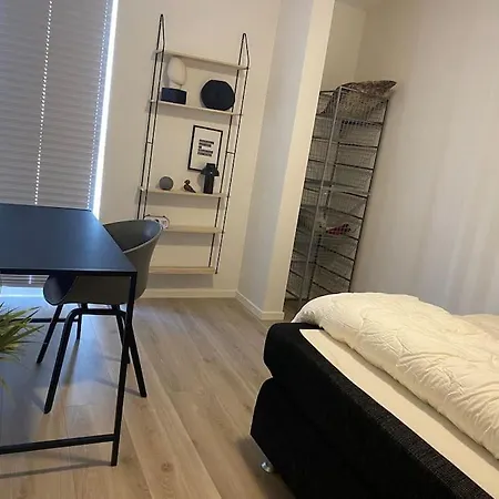 Sentral Med 2 Soverom Og Carport Apartment Alesund
